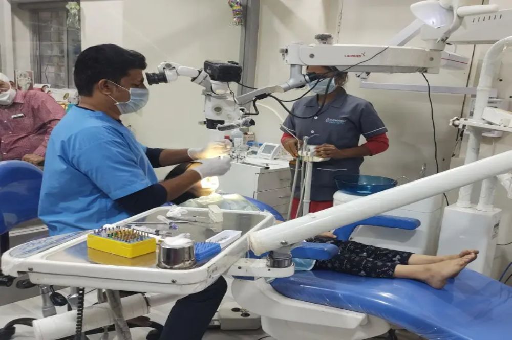 Dental Clinic in Patwardhan Baug